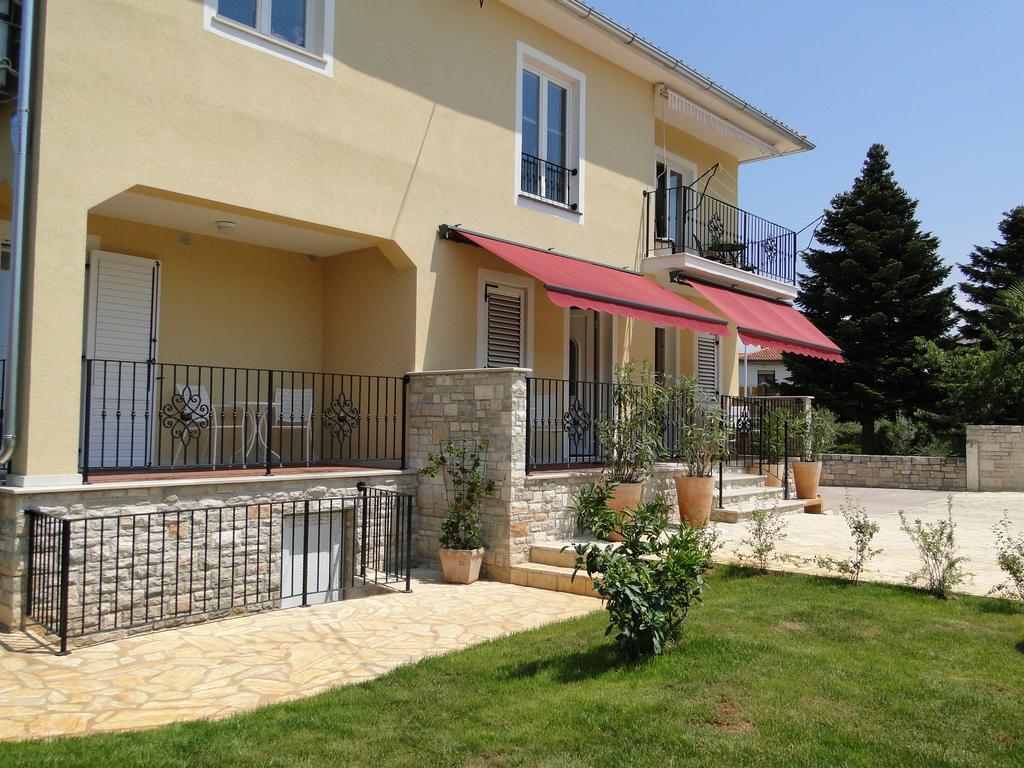 Apartma Ester *