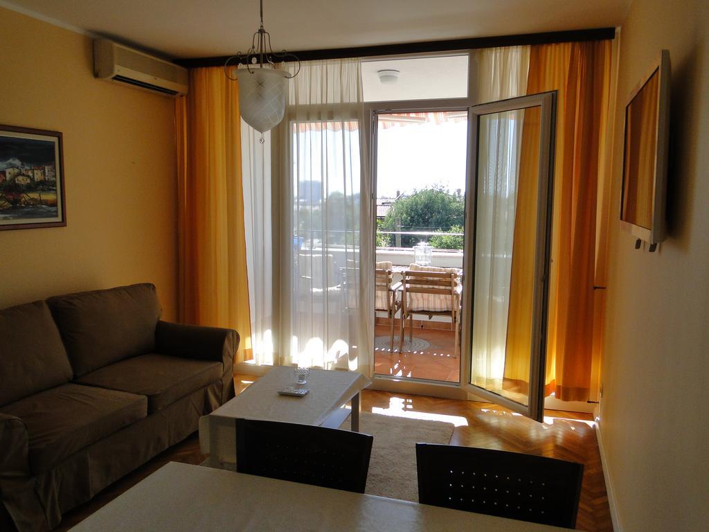 Ester Apartment *